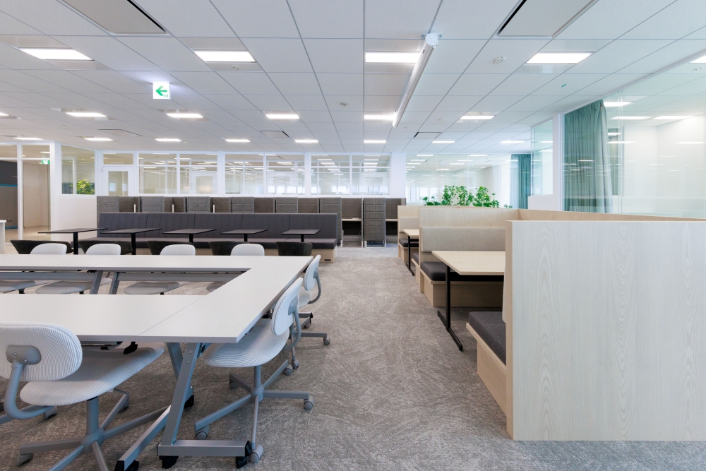 透明性と動線が生む、クリアで開放的なワークプレイス