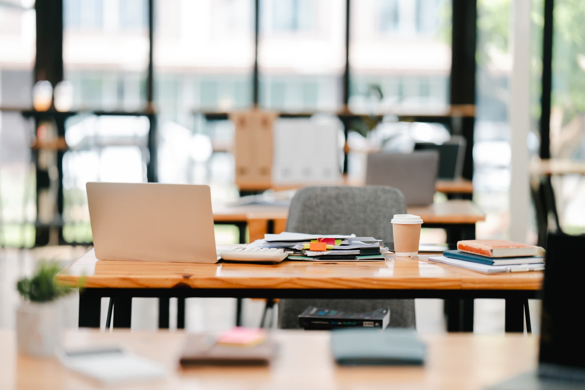 フリーアドレスは意味がない？失敗といわれる原因と改善策、他の選択肢も解説